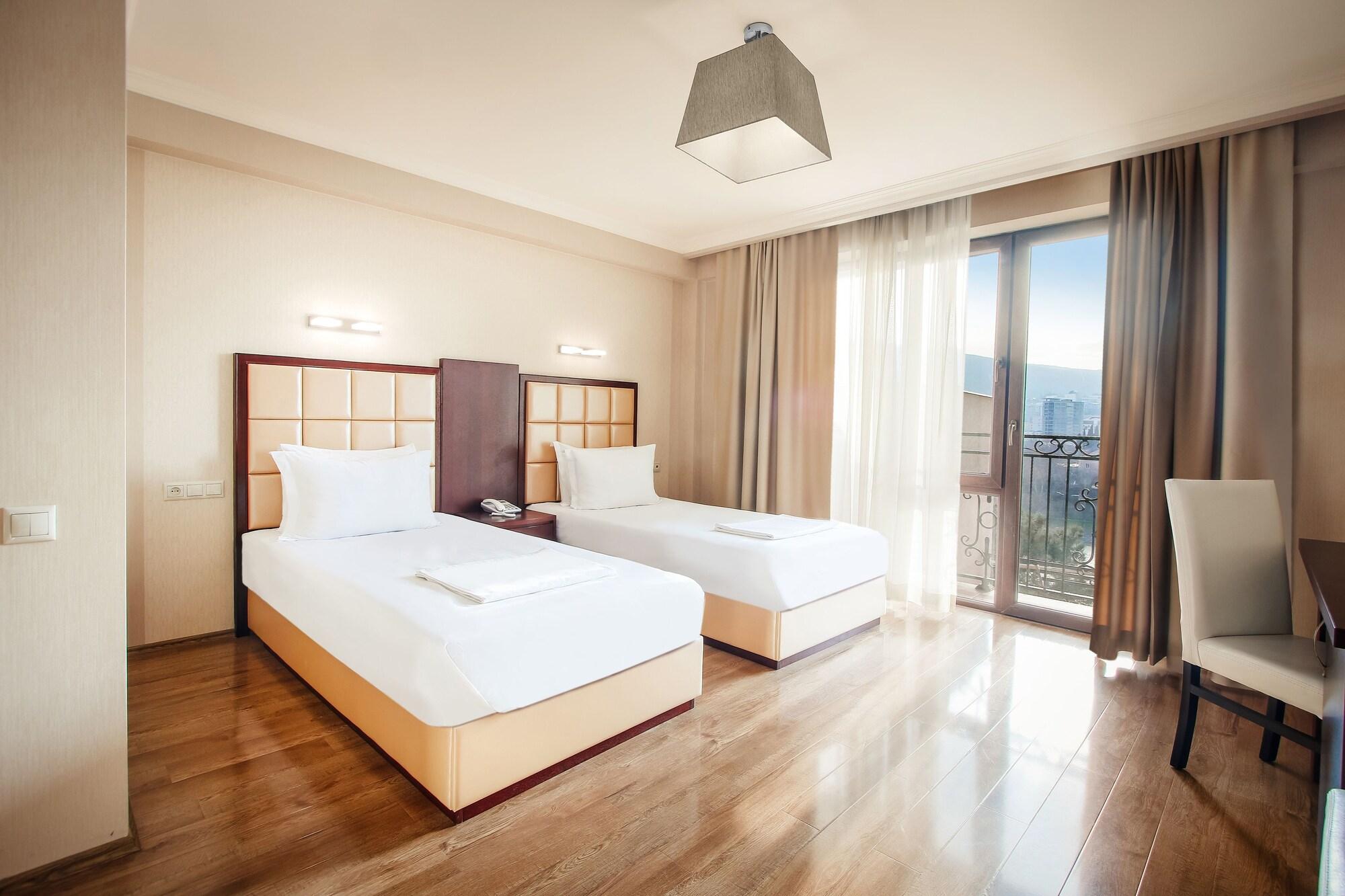 Gtm Plaza Hotel Tbilisi ภายนอก รูปภาพ