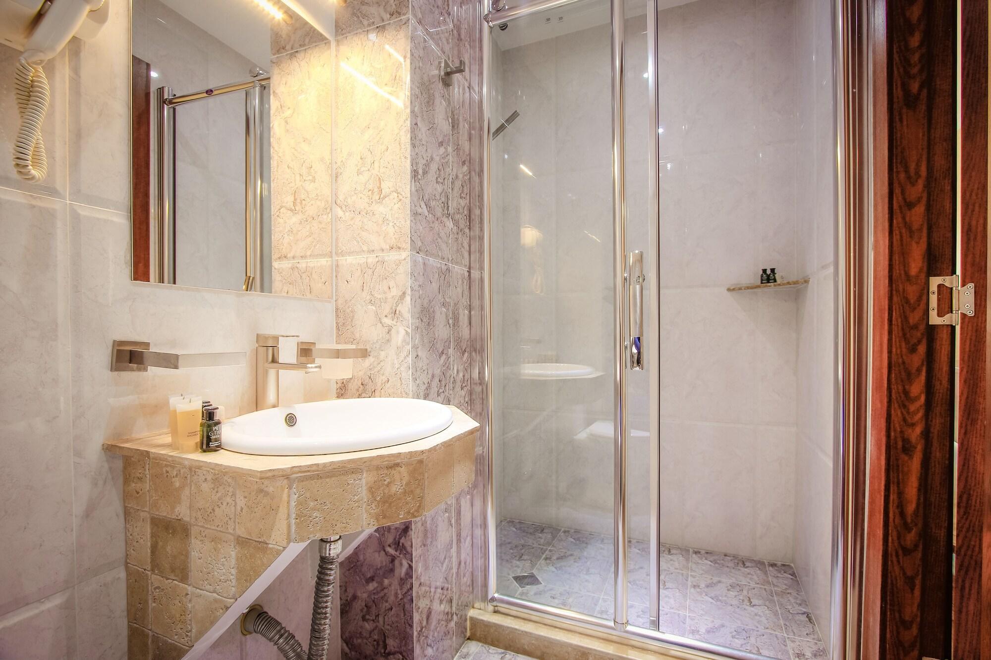 Gtm Plaza Hotel Tbilisi ภายนอก รูปภาพ