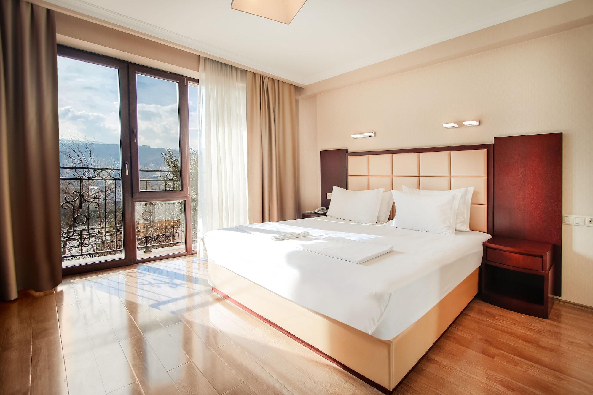 Gtm Plaza Hotel Tbilisi ภายนอก รูปภาพ