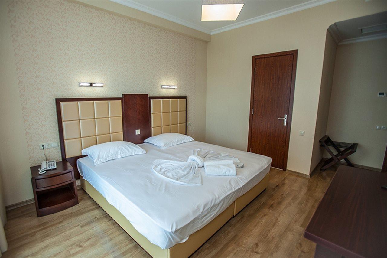 Gtm Plaza Hotel Tbilisi ภายนอก รูปภาพ