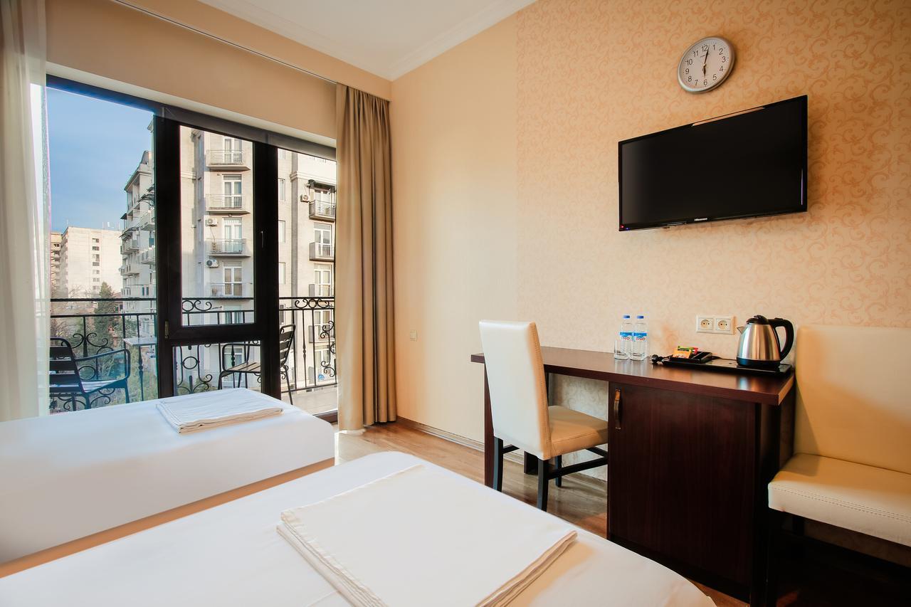 Gtm Plaza Hotel Tbilisi ภายนอก รูปภาพ