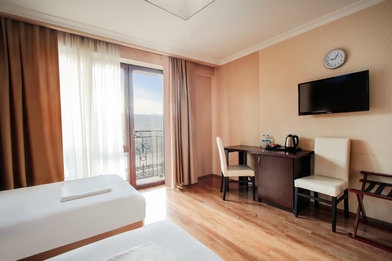 Gtm Plaza Hotel Tbilisi ภายนอก รูปภาพ