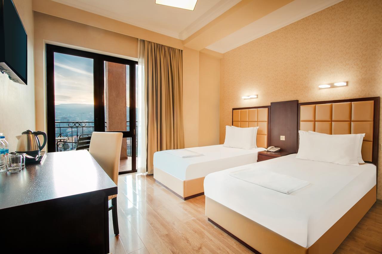 Gtm Plaza Hotel Tbilisi ภายนอก รูปภาพ