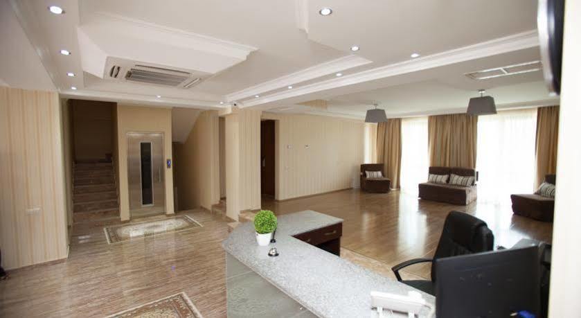 Gtm Plaza Hotel Tbilisi ภายนอก รูปภาพ