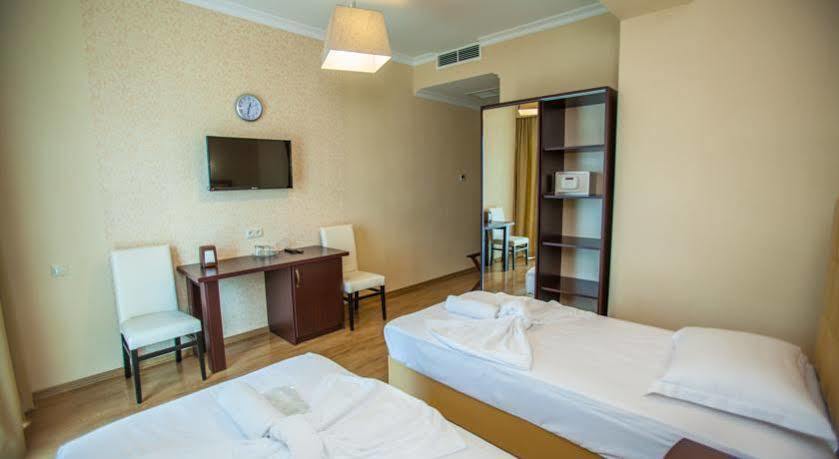Gtm Plaza Hotel Tbilisi ภายนอก รูปภาพ
