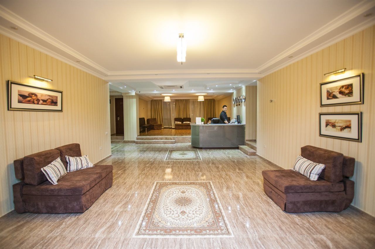 Gtm Plaza Hotel Tbilisi ภายนอก รูปภาพ